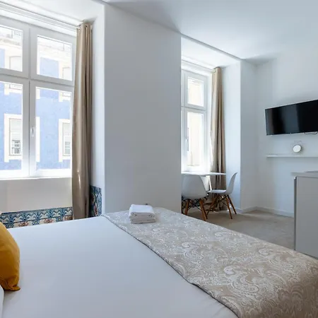 Lisbon Studios 3*