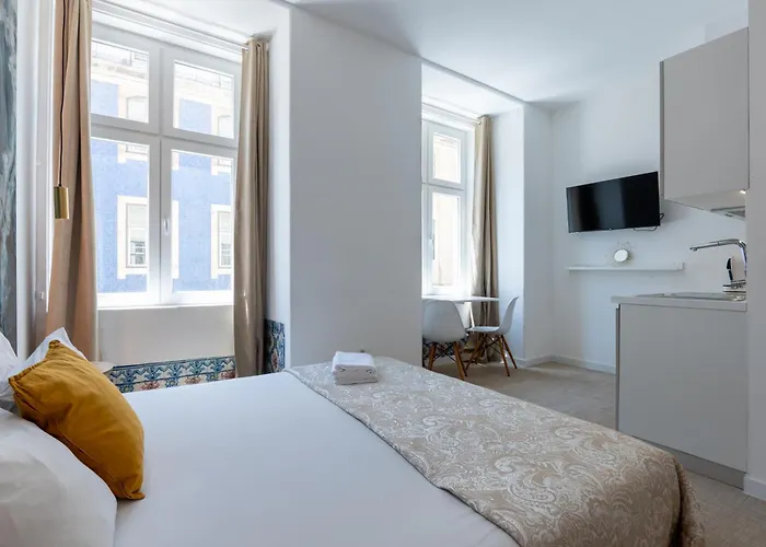 Lisbon Studios 3*