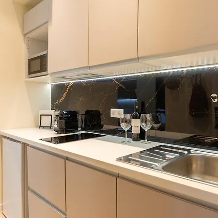 Lisbon Studios Pensionat 3*